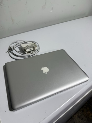 Macbook pro late - 15”,